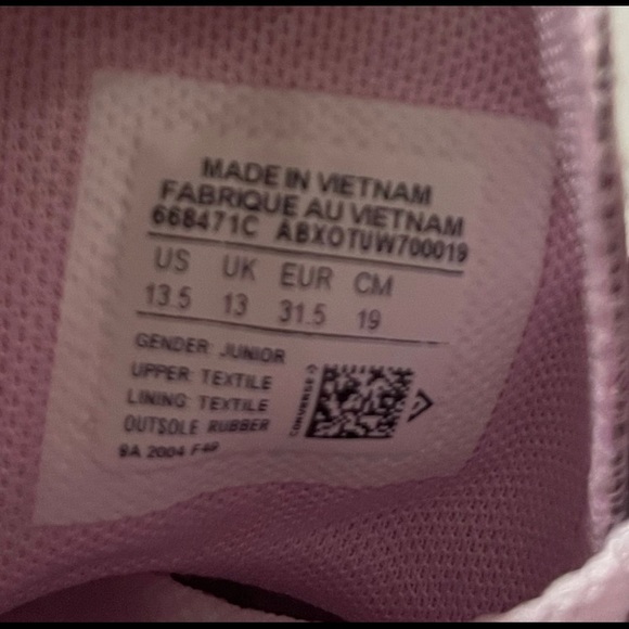Girls Converse - Picture 3 of 3
